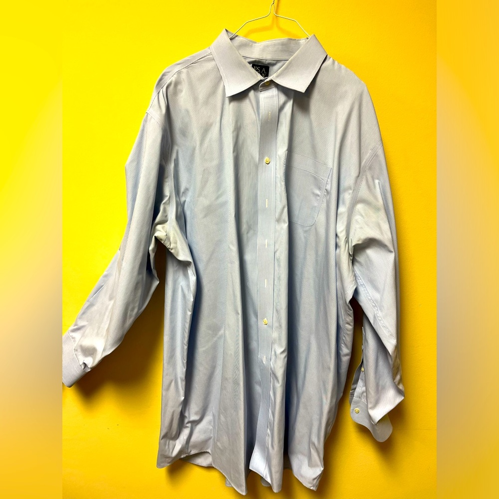 Jos A. Bank Big & Tall Button Dress Shirt
Size 20/36
Blue